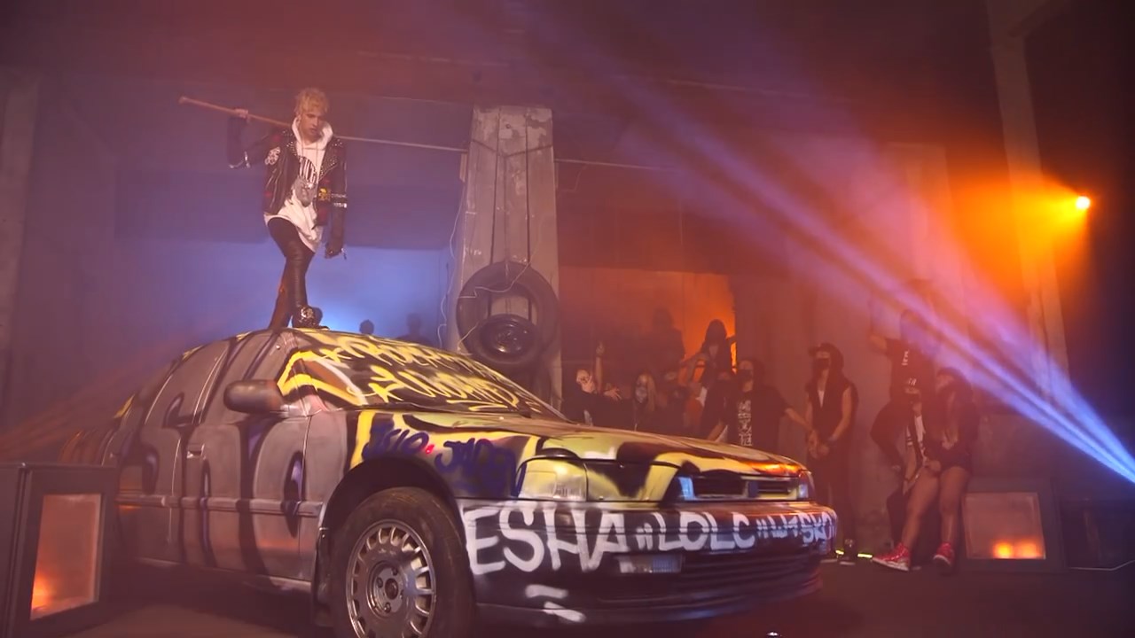 https://s2.uupload.ir/files/chad_future_-_rock_the_world_(ft._vixx_ravi)_mv.mp4_snapshot_00.02_[2022.12.28_05.07.11]_rko3.jpg